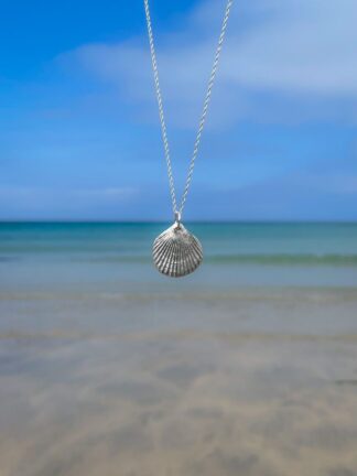 Portheras Scallop Shell Necklace